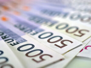 Vin banii?!Pentru România sunt pregătite 100 de miliarde de euro din fonduri UE până în 2028 Vin banii. Pentru România sunt pregătite 100 de miliarde de euro din fonduri UE până în 2028