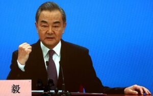 Aflat la Moscova, şeful diplomaţiei chineze spune că legăturile cu Rusia sunt "solide ca piatra"