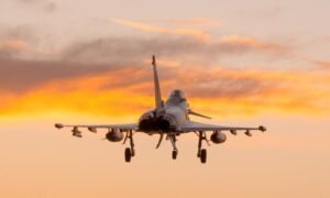 Marea Britanie refuză să dea Ucrainei din avioanele sale de luptă Marea Britanie nu vrea să dea Ucrainei din avioanele sale de luptă. Are însă o altă soluție viabilă