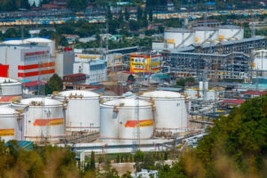 Incendiu la o rafinărie din Rusia după ce o dronă a fost văzută în apropiere