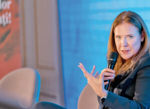 OMV Petrom anunţă că în 2022 a plătit către statul român impozite, taxe şi contribuţii de peste 19 miliarde lei, precum şi dividende de circa 1 miliard de lei. ”Am avut contribuţii record la bugetul de stat”