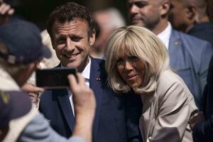După ultimele declarații arogante ale lui Emmanuel Macron, aliații săi iau apărarea manifestanților