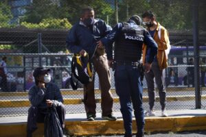 Anchetă pentru ,,omor” în Mexic după moartea a 39 de migranți: „Nimeni nu a deschis uşa celor care se aflau înăuntru, unde era un incendiu” Anchetă pentru ,,omor” în Mexic după moartea a 39 de migranți: „Nimeni nu a deschis uşa celor care se aflau înăuntru, unde era un incendiu”