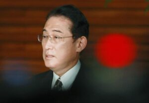 Premierul japonez Fumio Kishida se va întâlni cu președintele Ucrainei într-o vizită surpriză la Kiev, pentru a-i oferi "solidaritate şi sprijin neclintit" Premierul japonez Fumio Kishida se va întâlni cu președintele Ucrainei într-o vizită surpriză la Kiev, pentru a-i oferi "solidaritate şi sprijin neclintit"
