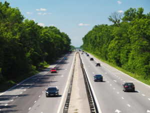 Opt ţări membre UE, între care şi România, s-au aliat pentru a încerca să obţină o modificare a limitelor pentru normele Euro 7 de emisii auto