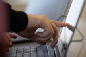A fost publicată legea privind regimul fiscal al nomazilor digitali