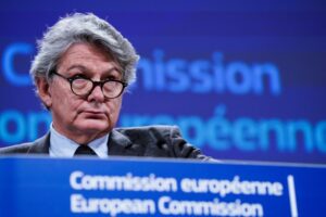 Comisarul european Thierry Breton efectuează o vizită în România pentru întâlnirea cu reprezentanţii Guvernului şi cu producătorii din industrie