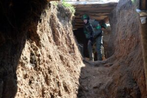 image-2023-04-15-26208093-41-soldati-ucraineni-transeele-langa-bahmut