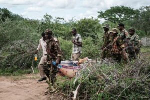 Bilanțul morților care s-au înfometat într-un cult creștin al morții din Kenya se apropie de 100 de persoane