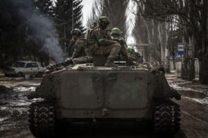 Război în Ucraina, ziua 415: Armata rusă continuă atacurile asupra Bahmutului / Ucraina așteaptă armele promise de Occident