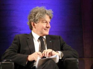 Comisia Europeană propune să crească capacitatea de producţie a muniţiei în UE la un milion de obuze pe an Comisia Europeană propune să crească capacitatea de producţie a muniţiei în UE la un milion de obuze pe an