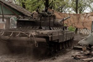 Război în Ucraina, ziua 441: UE discută despre noi sancțiuni pentru Rusia/Trupele ruse au continuat să obțină câștiguri mărunte în interiorul Bahmutului / Marea Britanie se pregătește să impună măsuri Grupării Wagner Război în Ucraina, ziua 441: UE discută despre noi sancțiuni pentru Rusia/Trupele ruse au continuat să obțină câștiguri mărunte în interiorul Bahmutului / Marea Britanie se pregătește să impună măsuri Grupării Wagner