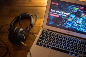 Netflix a anunțat că va face schimbări în accesarea platformei/ Ce interdicții vor avea utilizatorii
