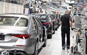 Focuri de armă la uzina Mercedes din Germania: Două persoane au fost ucise de un angajat