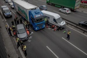 Poliția a efectuat razii în toată Germania la ONG-ul „Ultima generație”