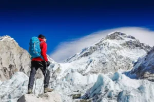 Se împlinesc 70 de ani de la prima ascensiune pe Everest. Câți oameni au izbutit să ajungă pe „acoperișul lumii”?
