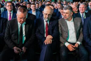 Schița Guvernului Ciolacu - ultimele negocieri și nume de pe listă / Dinamica disputei dintre PNL și UDMR image-2023-05-8-26254084-41-kelemen-hunor-alaturi-nicolae-ciuca-marcel-ciolacu