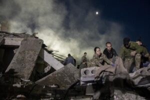 Război în Ucraina, ziua 490: Zelenski, furios pe „sălbaticii ruși” după atacurile cu rachete asupra Kramatorskului/Vecinii din Belarus "se confruntă cu un pericol și mai mare de instabilitate”