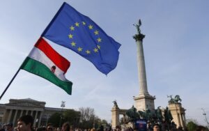 Comisia Europeană: Ungaria trebuie să-și explice participarea la eliberarea prizonierilor de război ucraineni din Rusia vengrijos-ir-es-veliavos-91166791