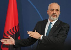 Prim-ministrul albanez a cerut Kosovo să accepte planul pentru rezolvarea tensiunilor profunde cu Serbia