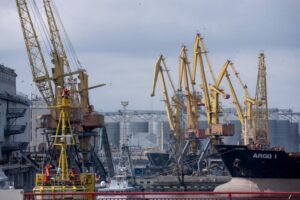 Rusia continuă să atace porturile din Ucraina/ Cel puţin 18 persoane au fost rănite într-un atac asupra oraşului portuar Mikolaiv