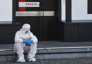 Patru pacienți infectați cu o bacterie mortală au evadat din centrul de izolare