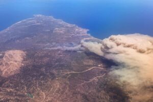 Grecia este asaltată de incendii: Pompierii s-au chinuit toată noaptea pentru a opri 82 de incendii de vegetație în toată Grecia Grecia este asaltată de incendii: Pompierii s-au chinuit toată noaptea pentru a opri 82 de incendii de vegetație în toată Grecia