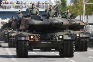 Polonia organizează în Varșovia cea mai mare paradă militară din istoria postcomunistă a țării