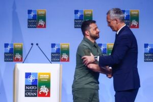 Șeful de cabinet al secretarului general al NATO, a sugerat că Ucraina ar putea ceda teritorii Rusiei pentru a adera la alianța militară/ Reacția Kievului