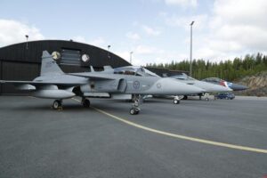Premierul suedez a refuzat solicitarea lui Volodimir Zelenski ca țara sa să livreze Ucrainei avioane de luptă Gripen Premierul suedez a refuzat solicitarea lui Volodimir Zelenski ca țara sa să livreze Ucrainei avioane de luptă Gripen