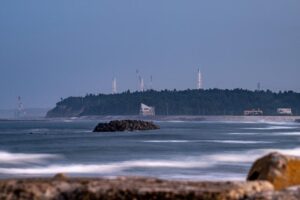 Japonia va începe să deverseze peste 1 milion de tone de apă radioactivă tratată de la centrala nucleară distrusă de la Fukushima/ Beijing critică această decizie