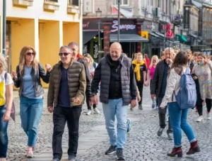 image-2023-08-24-26483864-41-turisti-straini-centrul-vechi-din-bucuresti