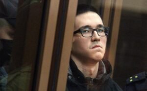 Autorul atacului armat care a șocat Rusia în 2021 își va executa condamnarea pe viață la notoria închisoare „Delfinul Negru” Autorul atacului armat care a șocat Rusia în 2021 își va executa condamnarea la închisoare pe viață la notoria închisoare „Delfinul Negru”