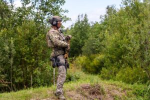 Tensiuni între Belarus și Letonia din cauza „încălcării” graniței de către doi militari letoni 62061543-759d-43b2-8706-168e266159ad_image-2023-08-15-26463416-41-granicer-letonia