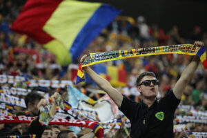 image-2014-10-12-18285765-41-suporteri-romani-arena-nationala