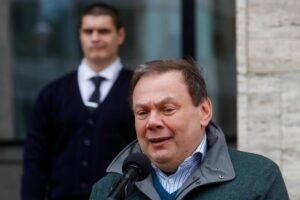 Serviciul de Securitate al Ucrainei a acuzat un oligarh rus că a finanțat războiul Rusiei împotriva Ucrainei Serviciul de Securitate al Ucrainei a acuzat un oligarh rus că a finanțat războiul Rusiei împotriva Ucrainei