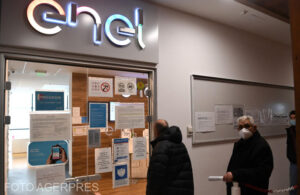 Care sunt motivele alegerii statului român  să rămână acționar la Enel, în timp ce italienii își vând afacerile din România