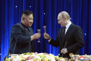 Liderul nord-coreean Kim Jong Un pare să fi plecat spre Rusia pentru o întâlnire cu preşedintele Vladimir Putin Liderul nord-coreean Kim Jong Un pare să fi plecat spre Rusia pentru o întâlnire cu preşedintele Vladimir Putin