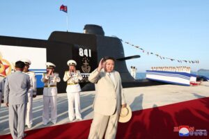 Coreea de Nord şi-a lansat primul său „submarin nuclear tactic de atac” operaţional Coreea de Nord şi-a lansat primul său „submarin nuclear tactic de atac” operaţional
