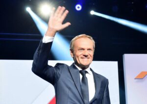 Polonia are șansa unei altfel de guvernări după ce opoziția condusă de Tusk pare să fi obținut majoritatea în alegeri