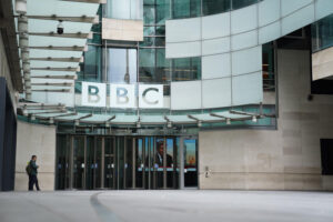 image-2023-07-9-26386566-41-prezentator-bbc-este-acuzat-platit-adolescent-pentru-trimite-poze-caracter-pornografic