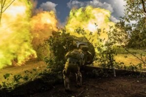 Război în Ucraina, ziua 585: Kievul continuă atacurile asupra Rusiei / Marea Britanie vrea să antreneze militari în Ucraina / Explozie puternică după ruperea unei conducte de petrol, în vestul Ucrainei image-2023-09-8-26518395-41-artileristi-ucraineni (1)
