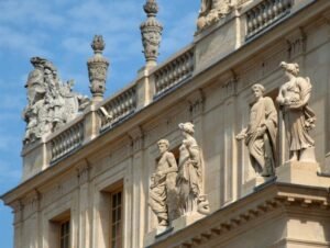 Alertă cu bombă la Palatul Versailles. Vizitatorii au fost evacuați Alertă cu bombă la Palatul Versailles. Vizitatorii au fost evacuați