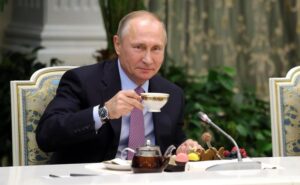Vladimir Putin îl învită pe președintele american la „clătite și o ceașcă de ceai”. Ce se ascunde în spatele acestei ,,invitații”?