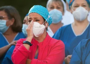 Albania a adoptat o lege care să-i împiedice pe tinerii medici să părăsească țara