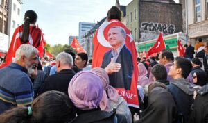 Recep Erdogan va efectua o vizită în Berlin, într-un context de tensiuni între Ankara şi UE