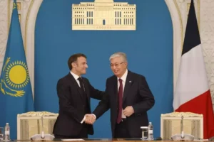 Emmanuel Macron și-a început vizita în Kazahstan, prima sa oprire a unui turneu în Asia Centrală Emmanuel Macron și-a început vizita în Kazahstan, prima sa oprire a unui turneu în Asia Centrală