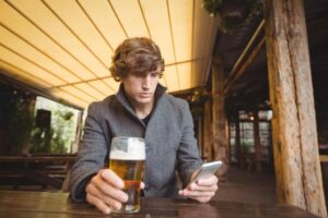 Alegătorii din Estonia vor putea vota de anul viitor de pe telefoanele mobile