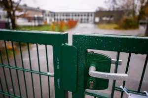 Un marocan a fost reținut în legătură cu amenințările cu bombă care au determinat închiderea a zeci de școli în Belgia.