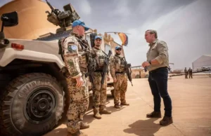 image-2023-05-4-26244974-41-ministrul-german-apararii-boris-pistorius-intr-vizita-trupele-din-mali